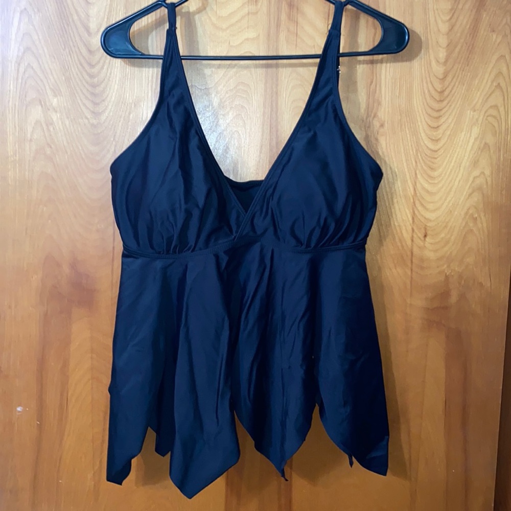 SHEIN Black Tankini Bathing Suit Top